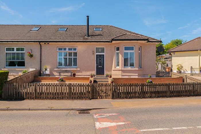 3 Bedroom Semi-Detached House For Sale In Cannop Crescent, Stoneyburn, EH47