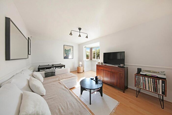 1 Bedroom Apartment For Sale In Campbell Gordon Way, London, NW2