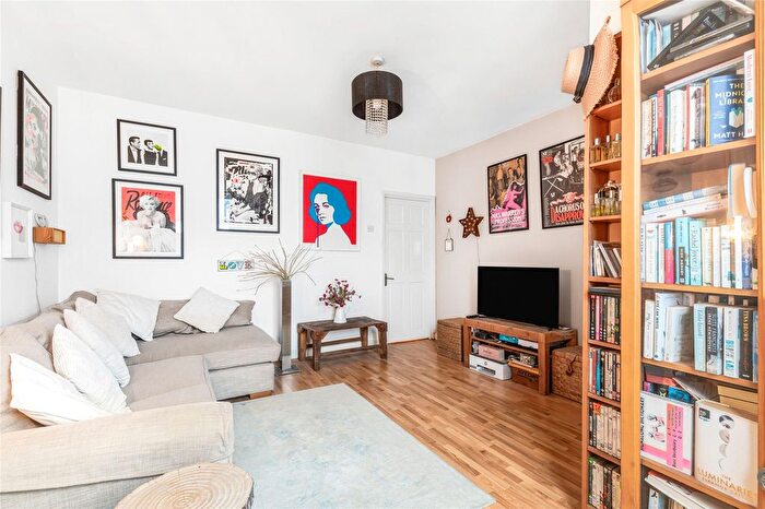 1 Bedroom Flat For Sale In Blegborough Road, Furzedown, SW16