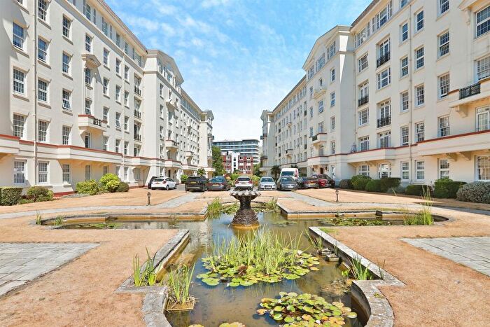 3 Bedroom Flat For Sale In Bath Road, Bournemouth, BH1