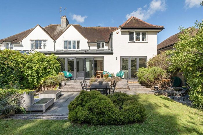 5 Bedroom House For Sale In Icknield Way, Tring, HP23