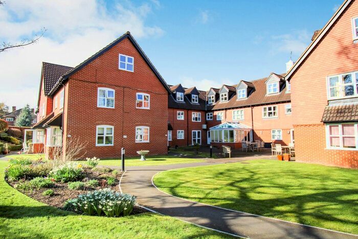 1 Bedroom Flat To Rent In River Park, Marlborough, SN8