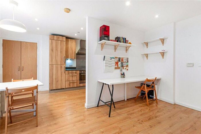 1 Bedroom Flat For Sale In Queensland Road, London, N7