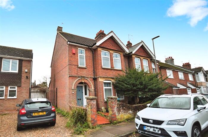 3 Bedroom Terraced House To Rent In Ascott Road, Aylesbury, Buckinghamshire, HP20