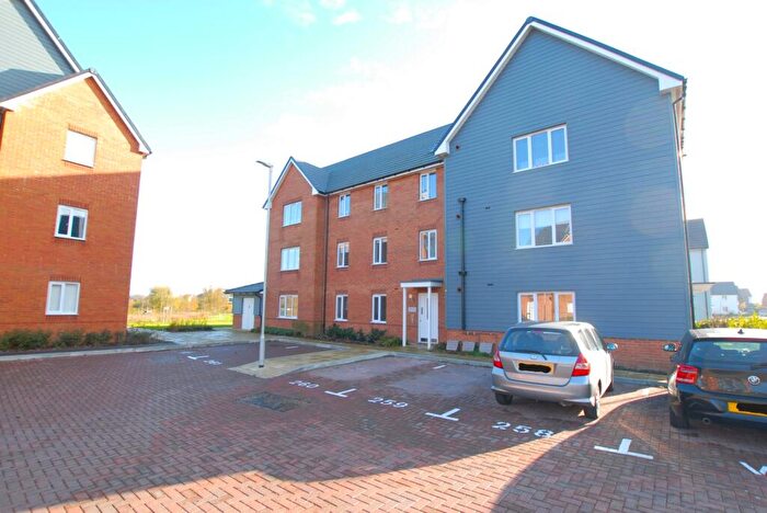 2 Bedroom Apartment For Sale In Hopkins Way, Martello Lakes, CT21