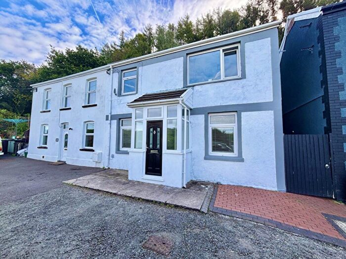 4 Bedroom Semi-Detached House For Sale In Dyffryn Road, Alltwen, Pontardawe, Swansea., SA8