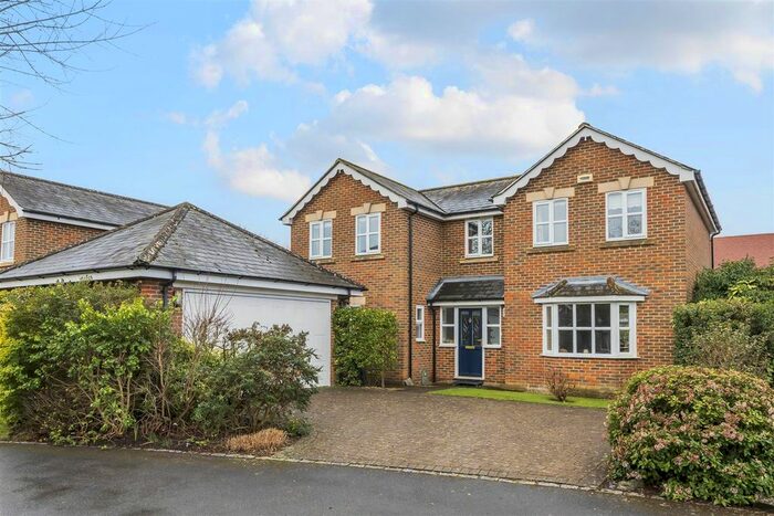 4 Bedroom Detached House For Sale In Rosemead Gardens, Headcorn, Ashford, TN27