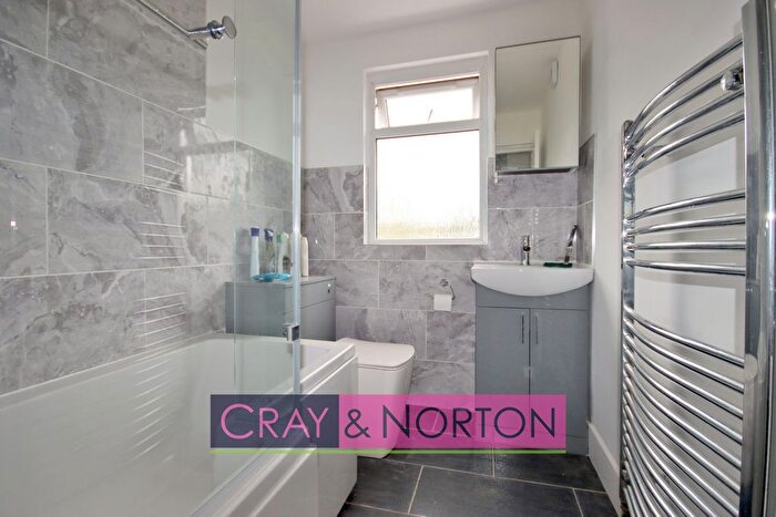 2 Bedroom Flat To Rent In Birchanger Road, South Norwood, SE25