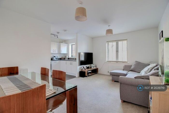 2 Bedroom Flat To Rent In Copia Crescent, Leighton Buzzard, LU7