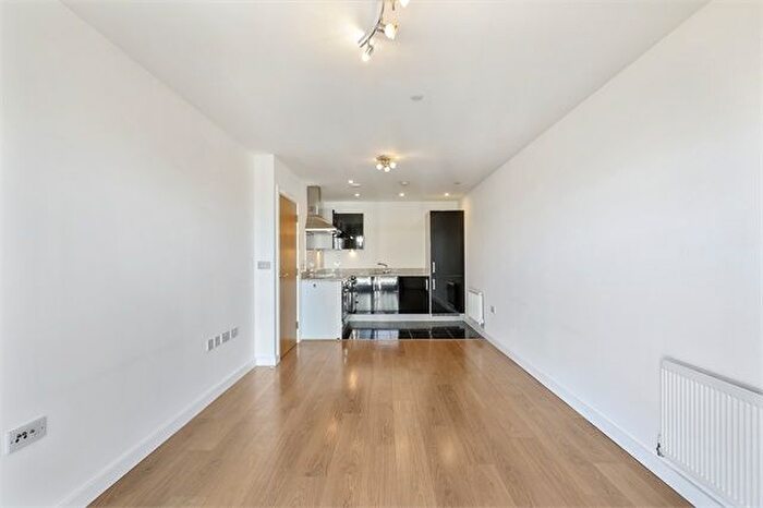 2 Bedroom Flat To Rent In Barge Walk, London, SE10