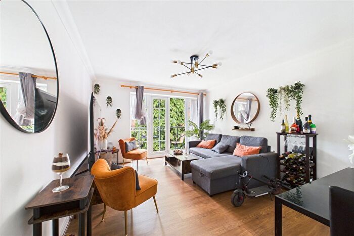 2 Bedroom Flat To Rent In Thames Mead, Windsor, Berkshire, SL4