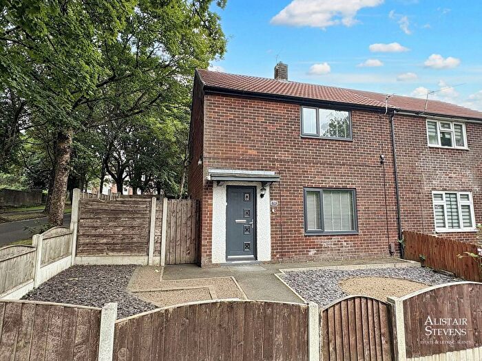 2 Bedroom Semi-detached House To Rent In Littlemoor Lane, Oldham, OL4