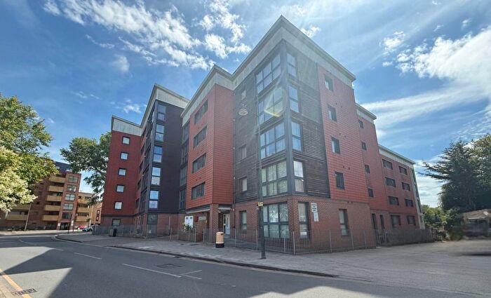 3 Bedroom Flat To Rent In Wharf House, West Street, DA8