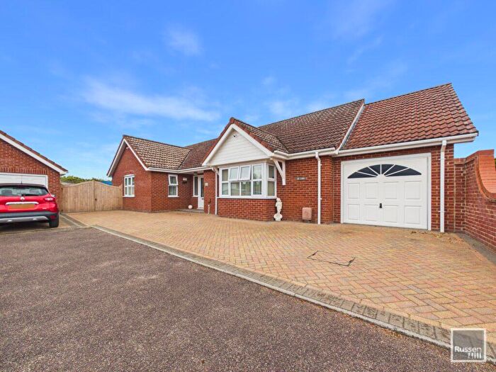 4 Bedroom Detached Bungalow For Sale In George Lowe Close, New Costessey, NR5