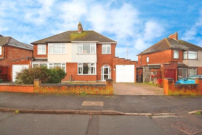 3 Bedroom Semi Detached House For Sale In Whitmore Road, Leamington Spa, CV31