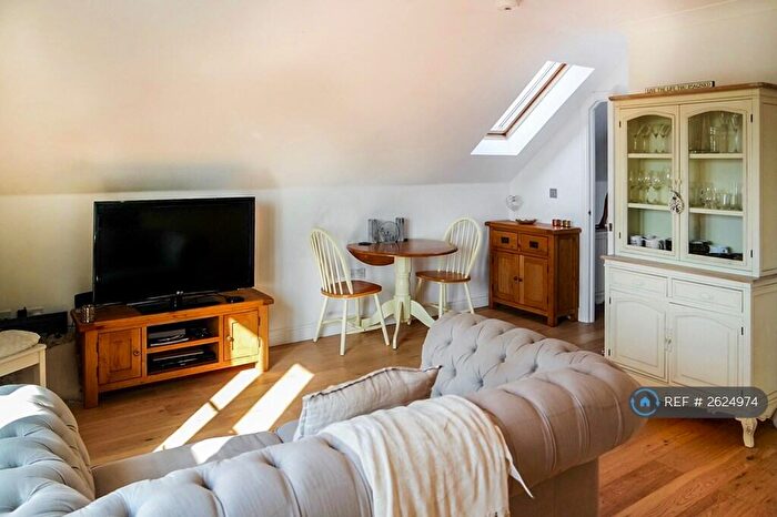 2 Bedroom Flat To Rent In Datchet Road, Slough, SL3