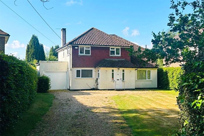 4 Bedroom Detached House For Sale In Bell Hill Ridge, Petersfield, Hampshire, GU32