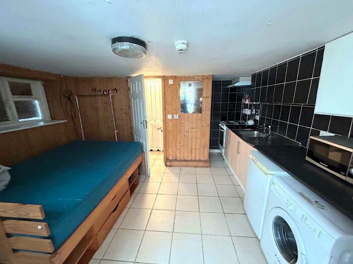 1 Bedroom Studio To Rent In West Wycombe Road, High Wycombe, HP12