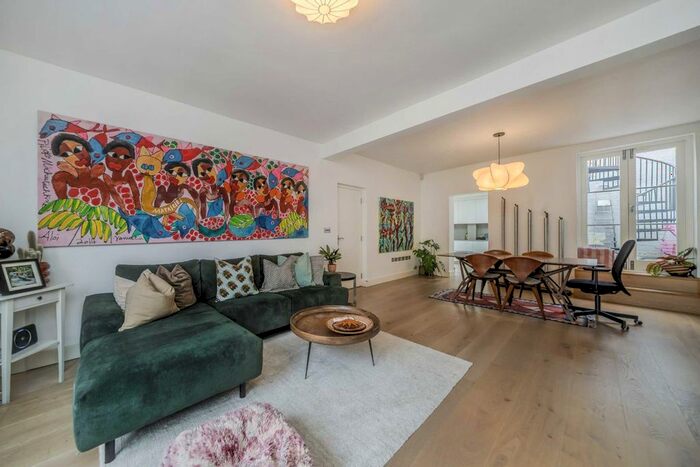 4 Bedroom Maisonette To Rent In Portobello Road, London, W11