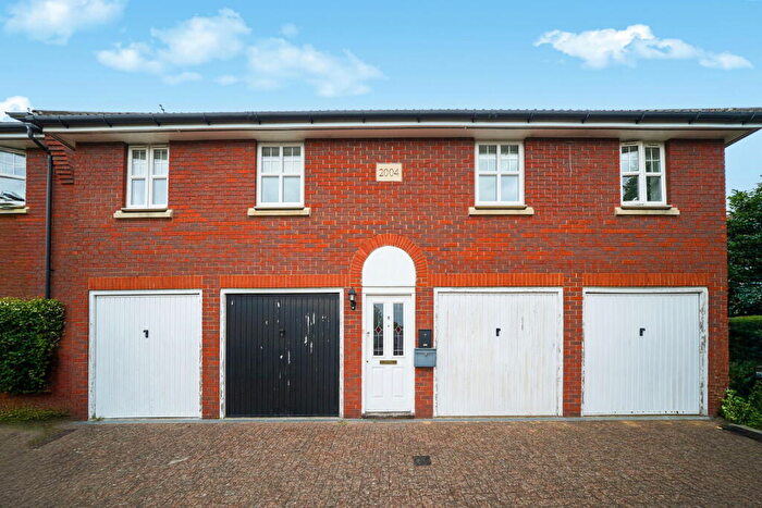 3 Bedroom Maisonette For Sale In Arlington Green, Mill Hill East, NW7