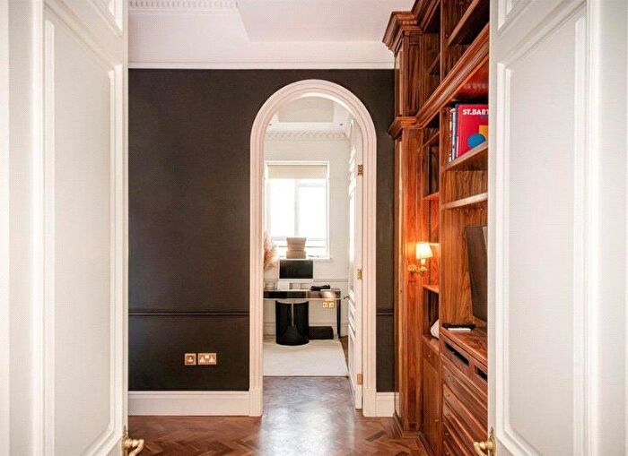 1 Bedroom Flat To Rent In Upper Brook Street, Mayfair, London, W1K