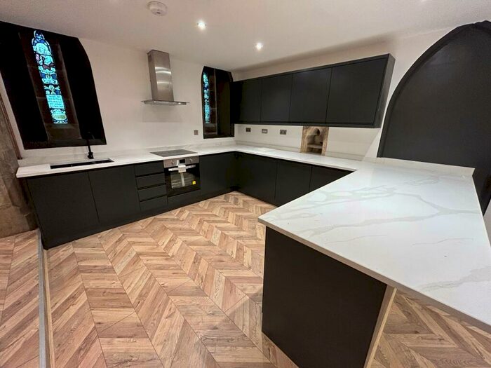 2 Bedroom Apartment To Rent In Grove Manor, L15