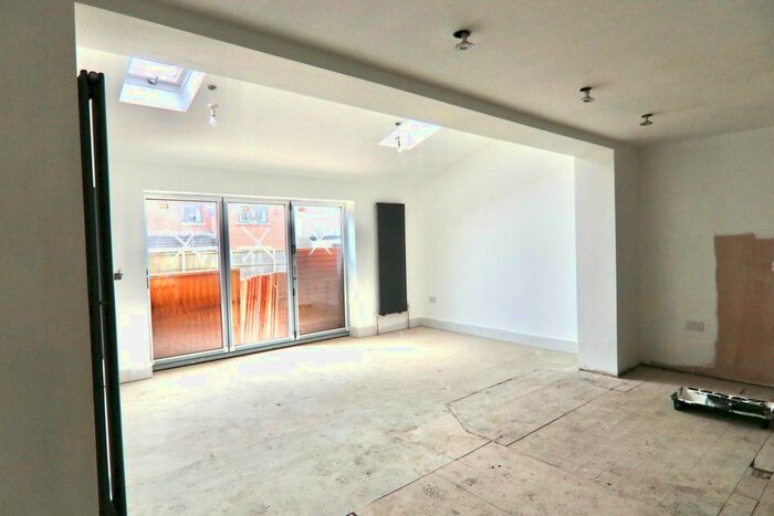 3 Bedroom Semi-Detached House To Rent In Bradford Road, Wrenthorpe, Wakefield, WF1