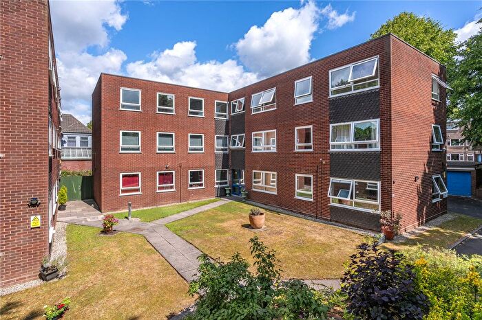 3 Bedroom Flat For Sale In Newbridge Mews, Tettenhall Road, Wolverhampton, West Midlands, WV6