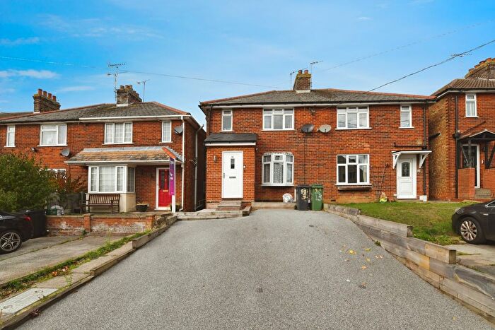 3 Bedroom Semi Detached House For Sale In Chapel Hill, Braintree, Essex, CM7