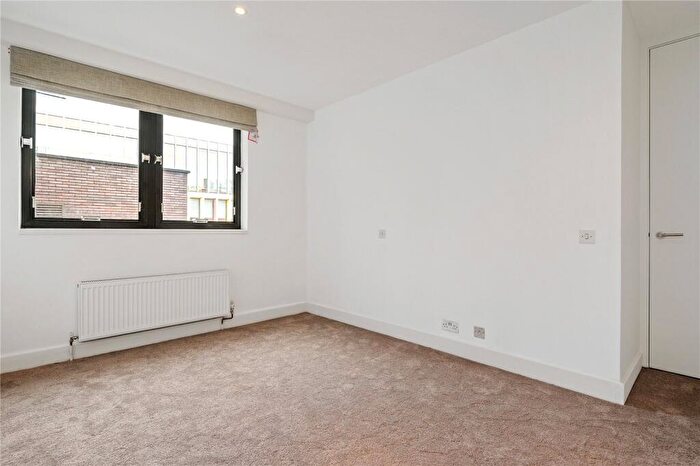 2 Bedroom Apartment To Rent In Long Lane, Farringdon, London, EC1A