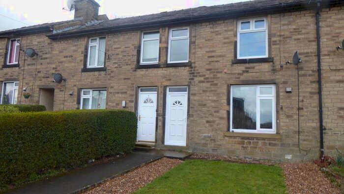 3 Bedroom Town House To Rent In Moorcroft Avenue, Huddersfield, HD7