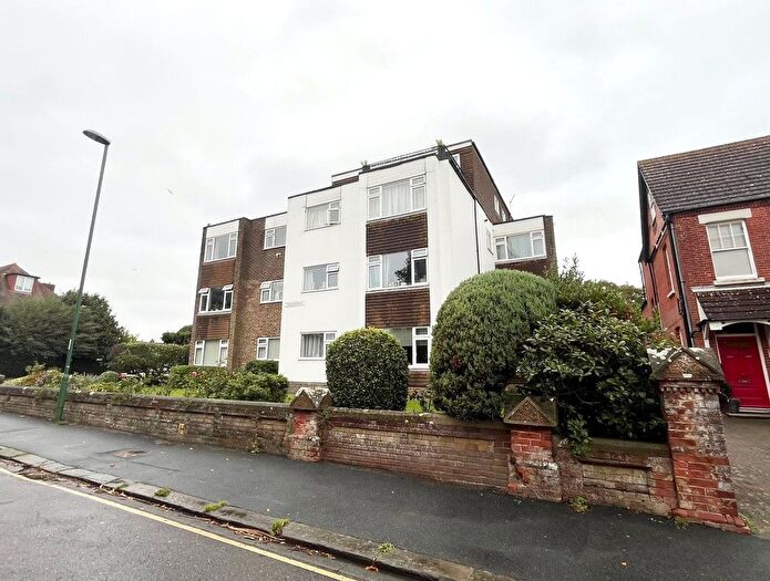 1 Bedroom Flat To Rent In Granville Road, Littlehampton, West Sussex, BN17