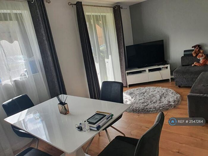 2 Bedroom Flat To Rent In Thrush Court, London, NW9