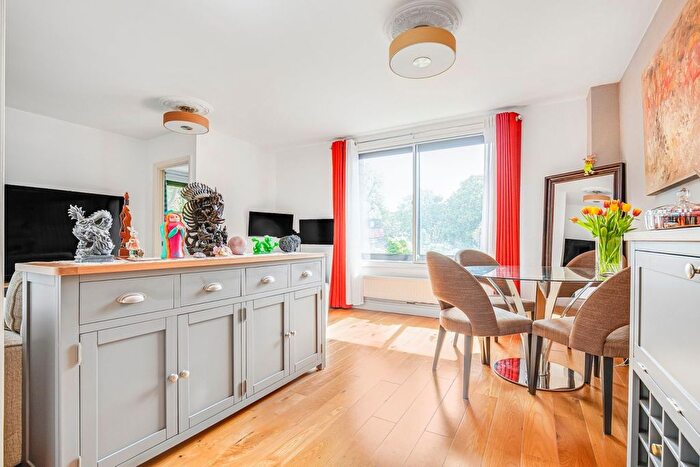 2 Bedroom Flat To Rent In Lorne Gardens, London, W11