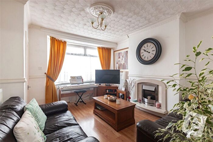 2 Bedroom End Of Terrace House For Sale In Kent Road, Dagenham, RM10
