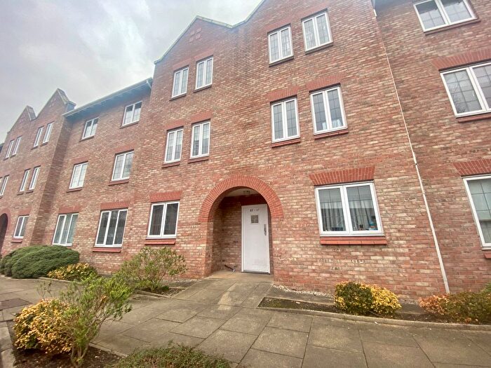 2 Bedroom Flat To Rent In Great Oak Drive, Altrincham, WA15