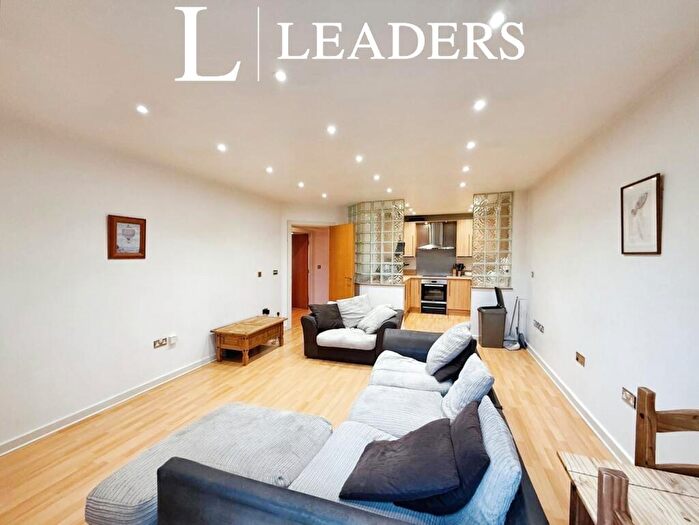 2 Bedroom Apartment To Rent In Gloucester Square, Southampton, SO14