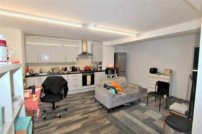 4 Bedroom Apartment To Rent In Bow Road, London, E3
