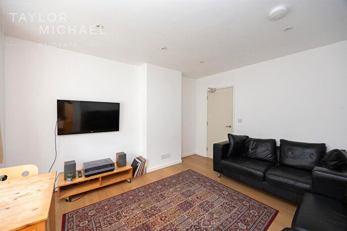 4 Bedroom Semi-Detached House To Rent In Hodshrove Road, Brighton, BN2