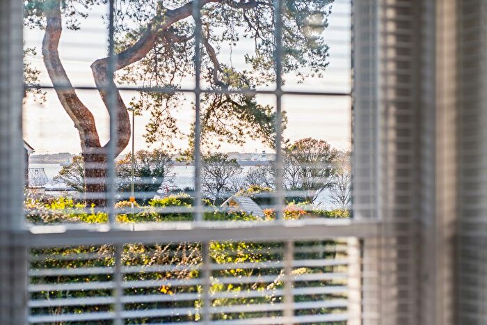 2 Bedroom Flat For Sale In Havelock Road, Warsash, SO31