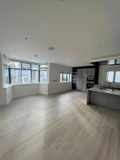 2 Bedroom Flat To Rent In Middleton Road, London, NW11