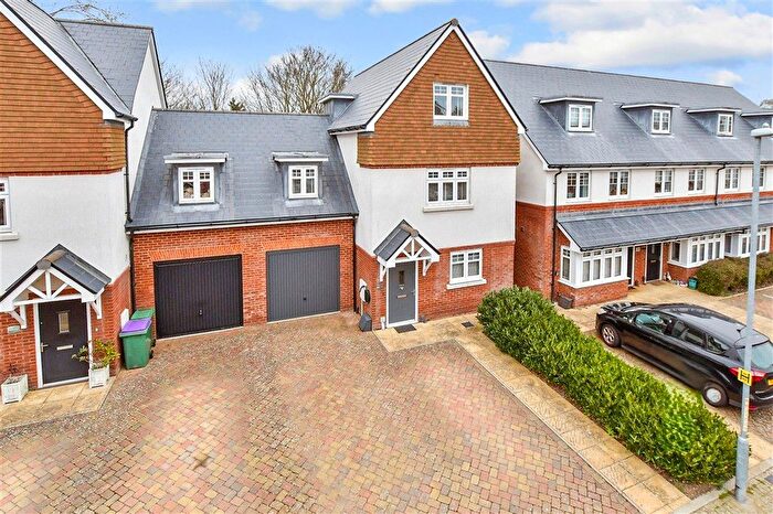 4 Bedroom Link Detached House For Sale In Westbrook Drive, Folkestone, Kent, CT20