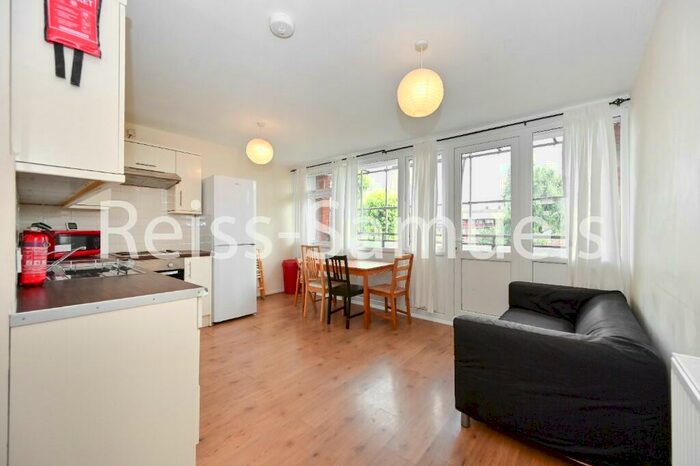 4 Bedroom Maisonette To Rent In Forsyth Gardens, London, Kennington, Southwark, SE17