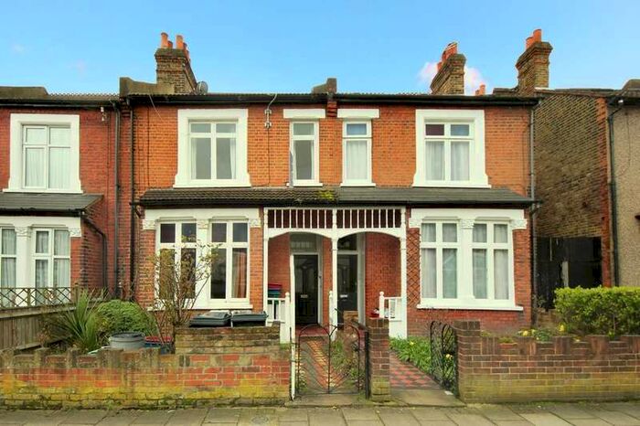 2 Bedroom Ground Flat To Rent In Clifden Road, TW8