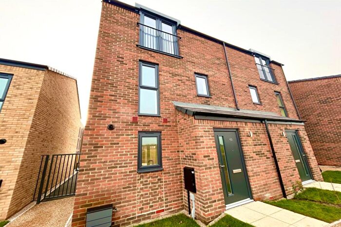 3 Bedroom Semi-Detached House To Rent In Furlong Way, Castle Irwell, M6