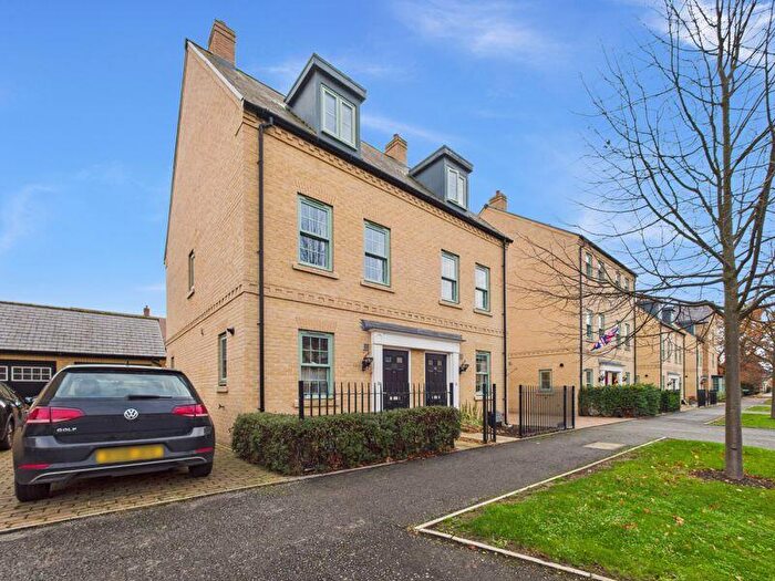 3 Bedroom Semi Detached House To Rent In Central Avenue, Brampton, PE28