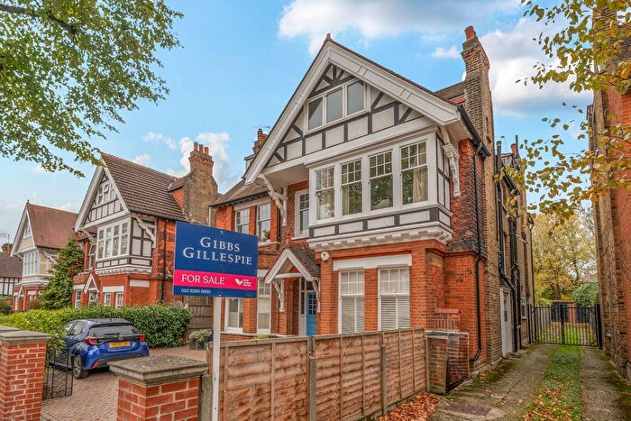 2 Bedroom Flat For Sale In Blakesley Avenue, Ealing, London, W5