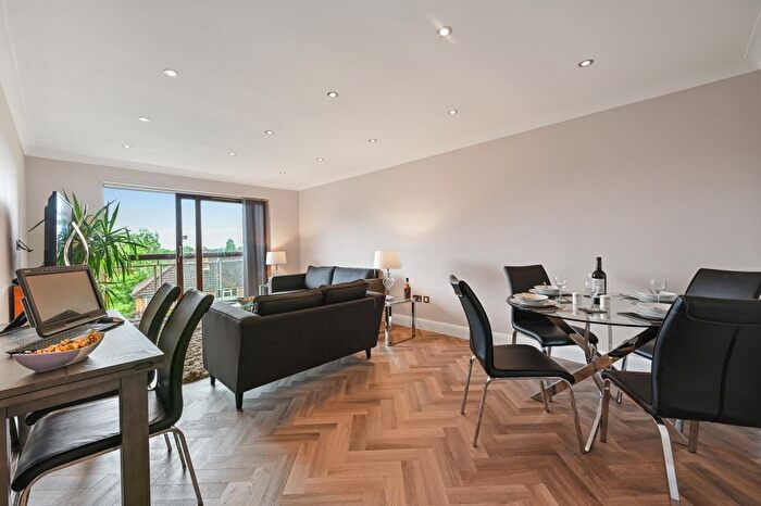 2 Bedroom Flat To Rent In Goodwood Close, Stanmore, HA7