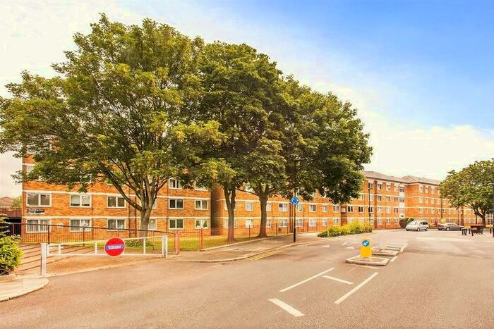 3 Bedroom Flat To Rent In Crescent Road, London, N22