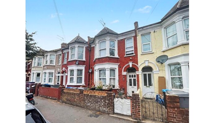1 Bedroom Flat For Sale In Flat A, Bertie Road, Willesden, London, NW10